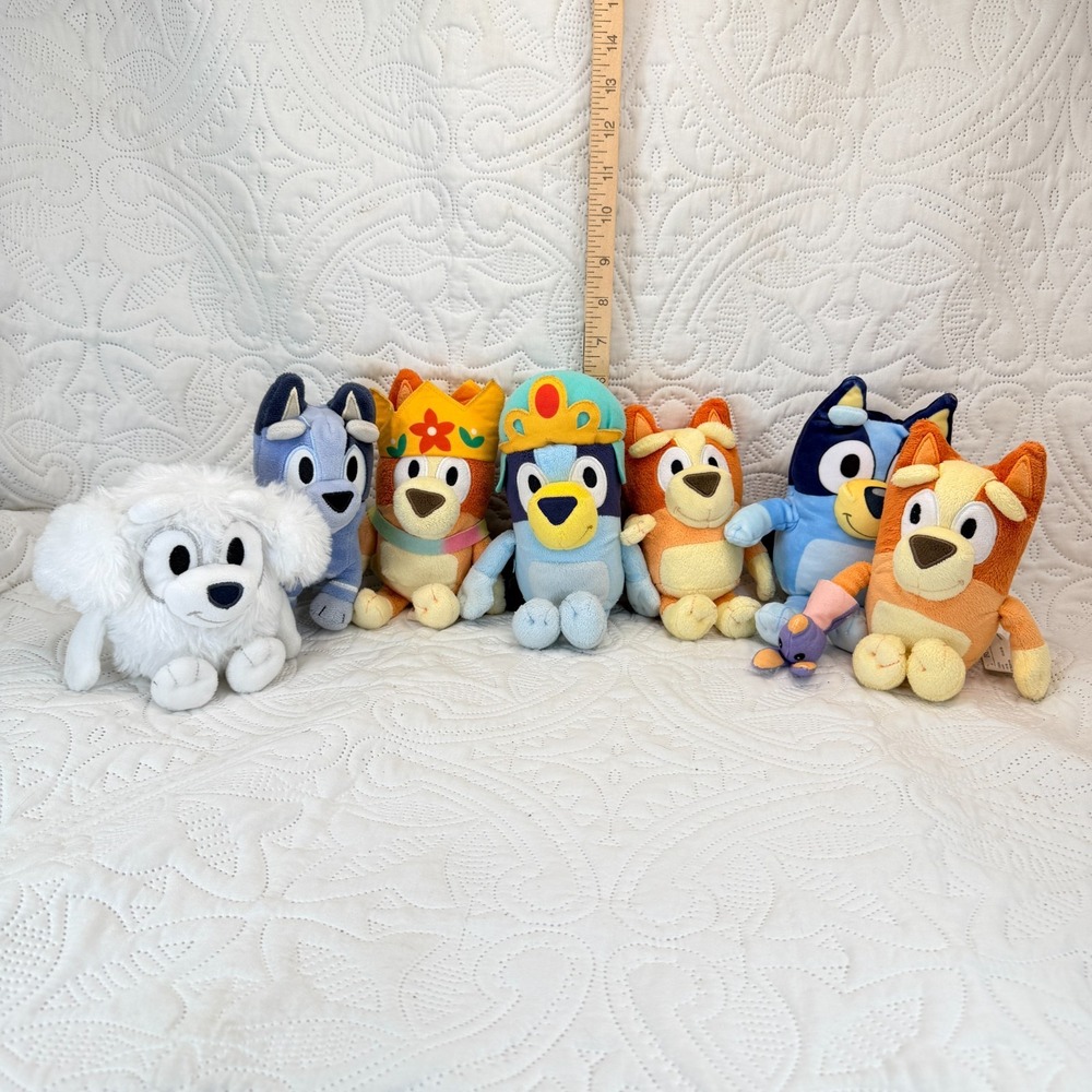 Bluey Plush Lot 7 Muffin Lila Queen Bluey Princess Bingo Heeler Moose Toys
